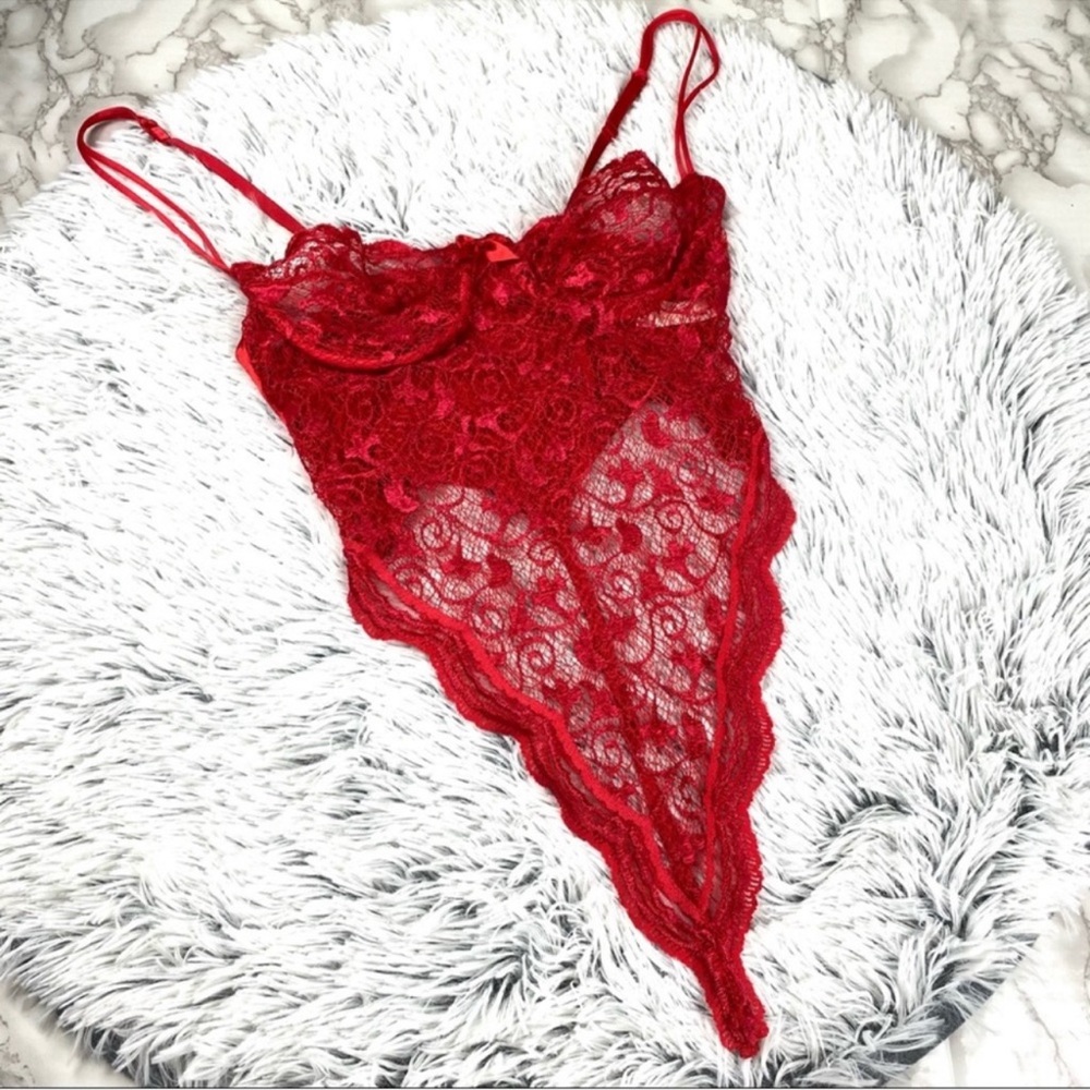 32B Vs Victoria’s Secret Vintage red floral lace teddy thong bodysuit lingerie - Picture 7 of 10